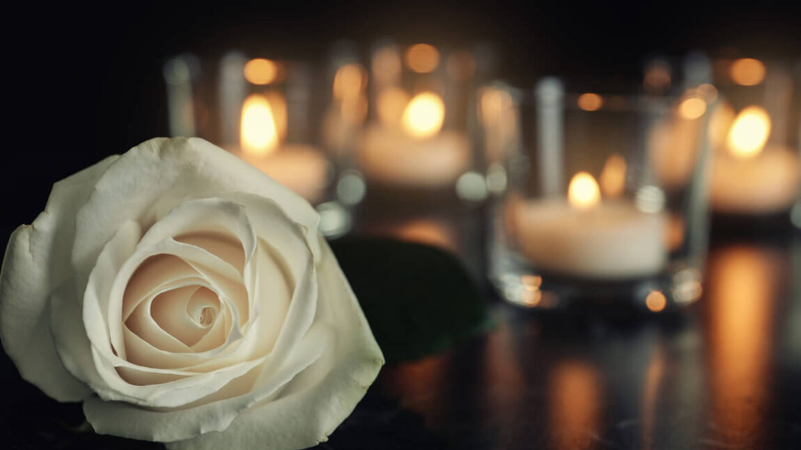 PRIVEGHIUL: Ce semnifică, unde are loc, ce rugăciuni se spun și care sunt regulile creștinești ce trebuie respectate